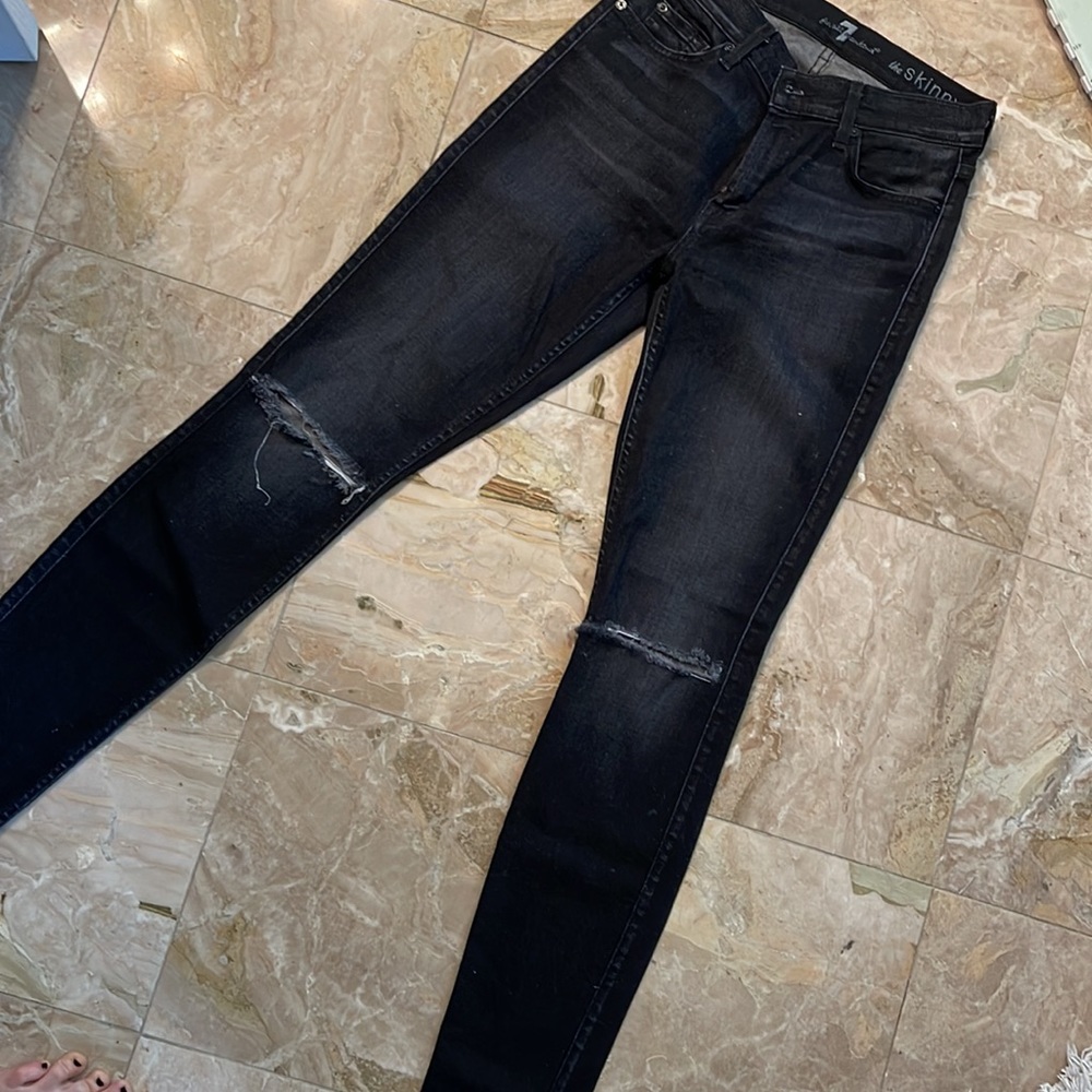 7 for all mankind the SKINNY ripped knee size 27